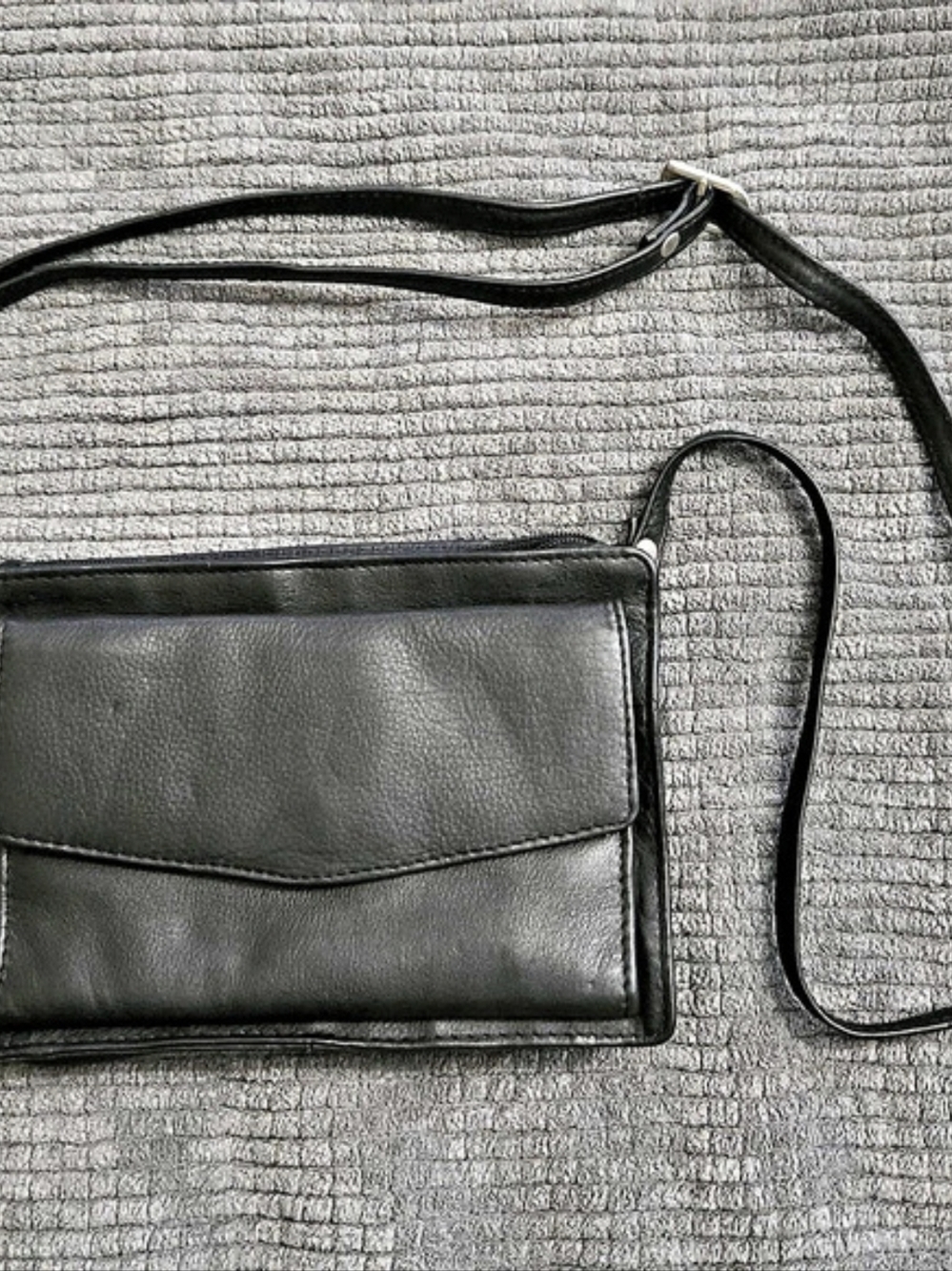 Black Leather Crossbody Wallet